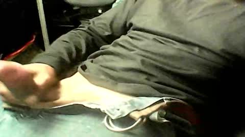 Snapshot of calisguitar chatting on December 2024 10:18:02 PM Calisguitar online show from December 2024 10:18:02 PM