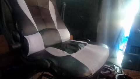 Snapshot of calisguitar chatting on December 2024 09:23:02 PM Calisguitar online show from December 2024 09:23:02 PM