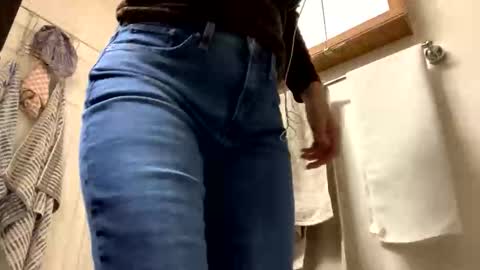 calishop1 online show from November 2025 04:23:01 AM