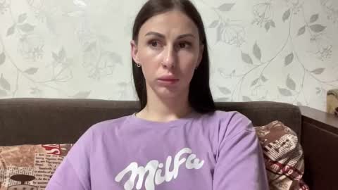 Anna online show from November 2025 08:18:01 PM