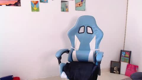 callmebluee online show from May 2026 05:40:01 PM