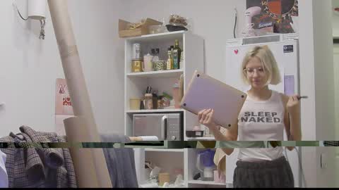 calvia_farey online show from November 2025 02:32:01 PM