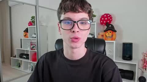 Hey I am Calvin  online show from March 2025 07:14:01 PM