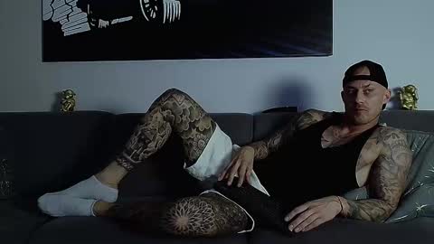 Calvin  online show from October 2025 11:03:02 PM