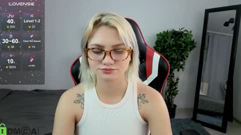 Cameron online show from October 2025 08:29:02 PM