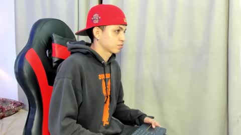 Snapshot of cameron_lux4 chatting on November 2025 03:49:01 AM CAMERON online show from November 2025 03:49:01 AM