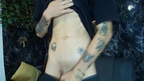 Snapshot of cameron_lux4 chatting on January 2026 04:50:02 AM CAMERON online show from January 2026 04:50:02 AM