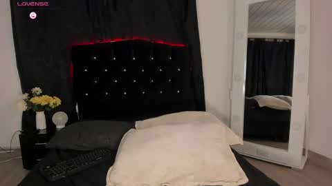 Snapshot of cami_cruzz chatting on March 2026 08:35:02 PM Camila cruz online show from March 2026 08:35:02 PM