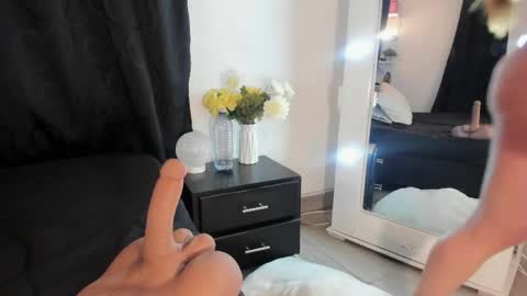 Camila cruz online show from May 2026 09:34:01 PM