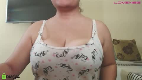 Camila  online show from February 2026 12:40:02 AM