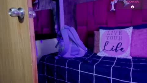 Snapshot of camila__bouzas chatting on February 2026 12:01:01 PM camila__bouzas online show from February 2026 12:01:01 PM