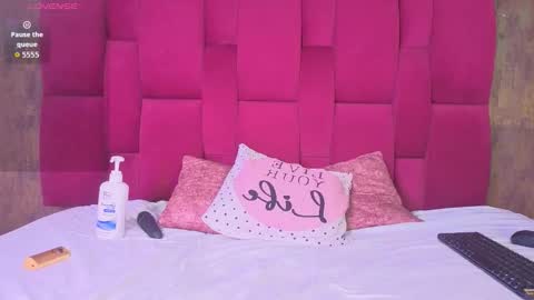 Snapshot of camila__bouzas chatting on March 2026 10:45:02 AM camila__bouzas online show from March 2026 10:45:02 AM