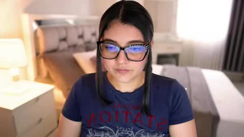 Camila buitrago online show from November 2025 05:55:02 PM