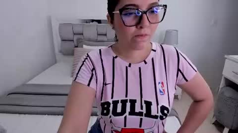 Camila buitrago online show from June 2026 11:37:01 PM