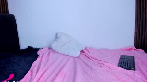 camila_martinez9 online show from February 2025 02:36:01 PM