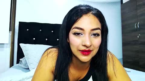 Snapshot of camilaaoficial chatting on November 2025 02:00:01 AM Camila online show from November 2025 02:00:01 AM