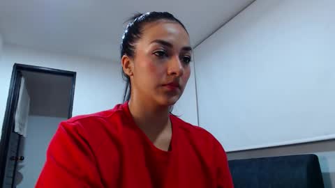 Snapshot of camilaaoficial chatting on November 2025 01:25:02 AM Camila online show from November 2025 01:25:02 AM