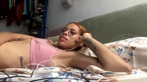 Snapshot of camilahot_girl chatting on September 2025 06:40:02 PM kira online show from September 2025 06:40:02 PM