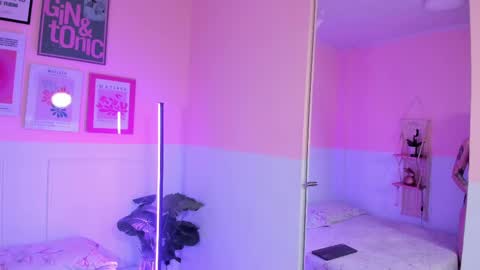 Camila  online show from September 2025 11:56:02 AM