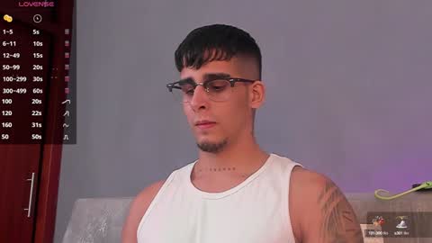 Snapshot of camilo_ospina_ chatting on January 2025 04:01:02 AM INDEPENDENT MODEL online show from January 2025 04:01:02 AM