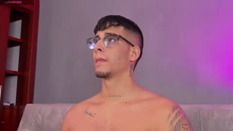 Snapshot of camilo_ospina_ chatting on January 2025 11:19:02 AM INDEPENDENT MODEL online show from January 2025 11:19:02 AM