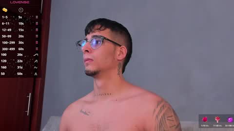 Snapshot of camilo_ospina_ chatting on January 2025 10:44:01 AM INDEPENDENT MODEL online show from January 2025 10:44:01 AM