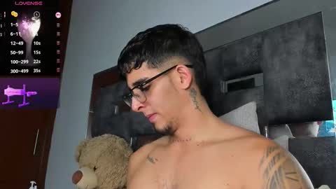 Snapshot of camilo_ospina_ chatting on October 2025 06:03:02 AM INDEPENDENT MODEL online show from October 2025 06:03:02 AM