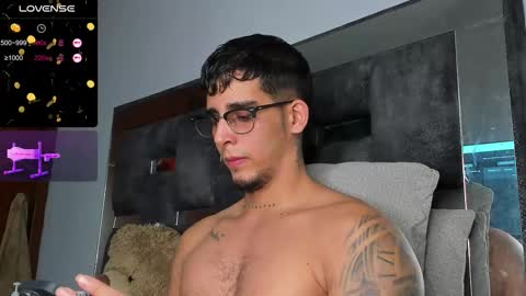 Snapshot of camilo_ospina_ chatting on November 2025 09:42:02 AM INDEPENDENT MODEL online show from November 2025 09:42:02 AM
