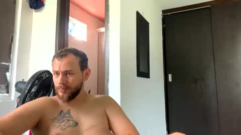 Snapshot of camiloex chatting on February 2025 07:00:01 PM Camilo online show from February 2025 07:00:01 PM