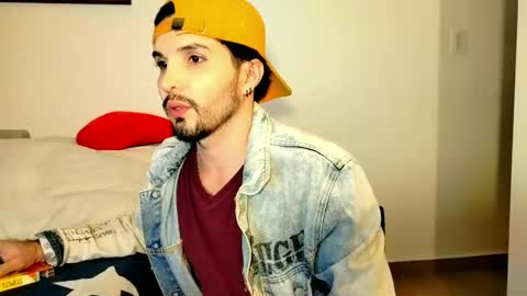 Snapshot of camilosaennz chatting on November 2025 02:10:02 AM camilo online show from November 2025 02:10:02 AM