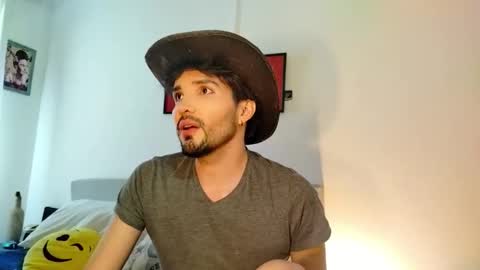 Snapshot of camilosaennz chatting on December 2025 08:03:01 PM camilo online show from December 2025 08:03:01 PM