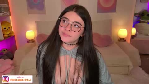 Snapshot of cammiefoalss chatting on January 2026 07:08:01 PM Lets reach 200 thumbs up online show from January 2026 07:08:01 PM