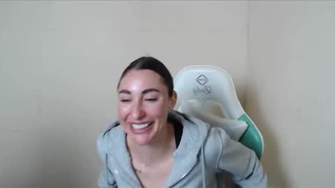 Snapshot of cammila_horn chatting on October 2025 07:52:01 AM cammila horn online show from October 2025 07:52:01 AM