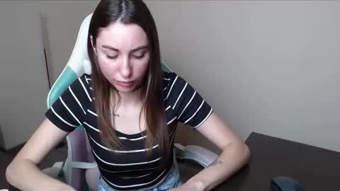 Snapshot of cammila_horn chatting on December 2025 07:03:01 AM cammila horn online show from December 2025 07:03:01 AM