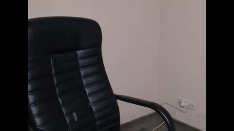 Snapshot of cammila_horn chatting on December 2025 06:11:01 AM cammila horn online show from December 2025 06:11:01 AM