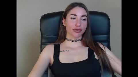 Snapshot of cammila_horn chatting on January 2026 06:46:02 PM cammila horn online show from January 2026 06:46:02 PM