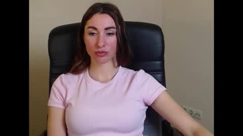 Snapshot of cammila_horn chatting on January 2026 06:23:02 PM cammila horn online show from January 2026 06:23:02 PM