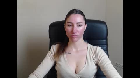 Snapshot of cammila_horn chatting on February 2026 06:41:02 AM cammila horn online show from February 2026 06:41:02 AM