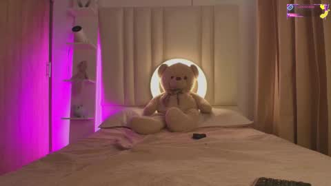 Laura Camila online show from November 2025 04:19:02 PM