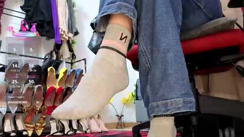 Candy FOLLOW ME online show from January 2026 11:37:01 AM