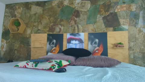 Jolie online show from November 2025 07:36:02 PM