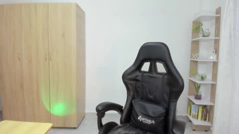 Snapshot of candy_hes chatting on December 2025 07:21:01 PM Nickol online show from December 2025 07:21:01 PM