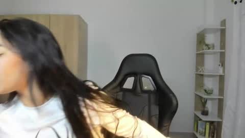 Snapshot of candy_hes chatting on January 2026 06:33:01 PM Nickol online show from January 2026 06:33:01 PM