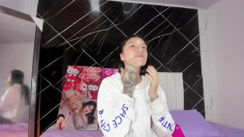 Leila  online show from November 2025 01:36:01 AM