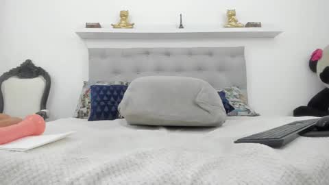 Snapshot of candy_sex_18x chatting on September 2025 12:44:01 AM candy_sex_18x online show from September 2025 12:44:01 AM