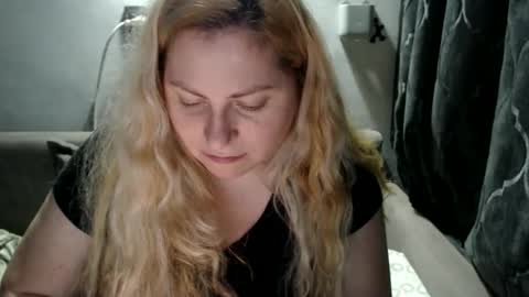 Snapshot of candycream74 chatting on January 2025 05:34:01 PM Laura online show from January 2025 05:34:01 PM