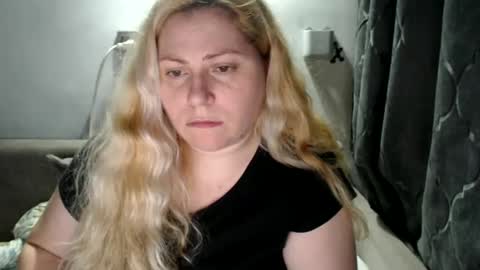 Snapshot of candycream74 chatting on January 2025 11:39:02 PM Laura online show from January 2025 11:39:02 PM