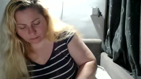 Snapshot of candycream74 chatting on February 2025 10:43:02 PM Laura online show from February 2025 10:43:02 PM