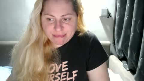 Snapshot of candycream74 chatting on February 2025 03:31:02 PM Laura online show from February 2025 03:31:02 PM