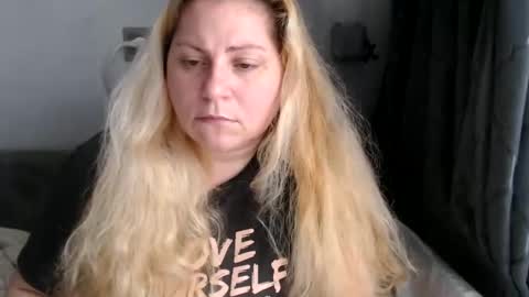 Snapshot of candycream74 chatting on February 2025 10:05:01 AM Laura online show from February 2025 10:05:01 AM